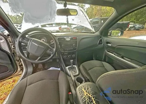 2011 Chrysler 200 Lx z USA, uszkodzony, nr VIN 1C3BC4FB1BN522078